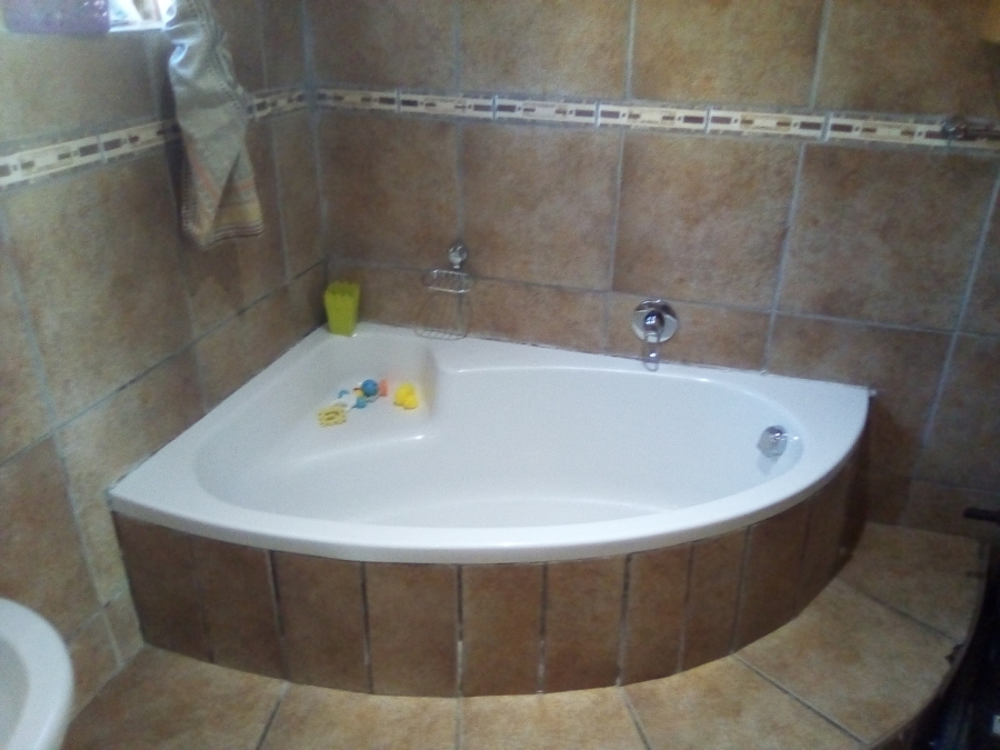 To Let 3 Bedroom Property for Rent in Fairview Western Cape